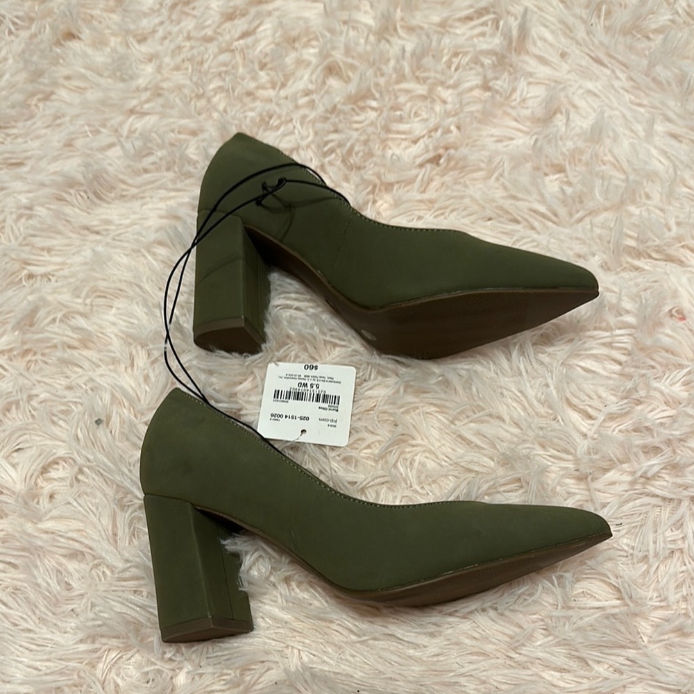 Liz Claiborne Burnt Olive Memory Foam Pumps size 5.5 wide - Picture 4 of 6
